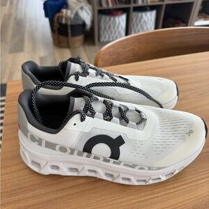 Never worn On Running Shoes in White and Black